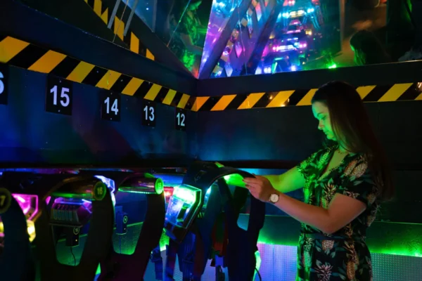Lasergamen © Copyright De Voltage