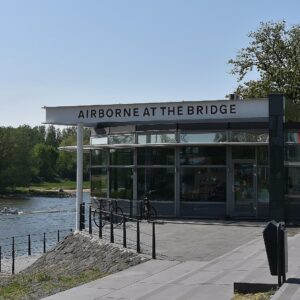Airborne At The Bridge via Wikimedia/Paul Hermans onder CC BY-SA 4.0