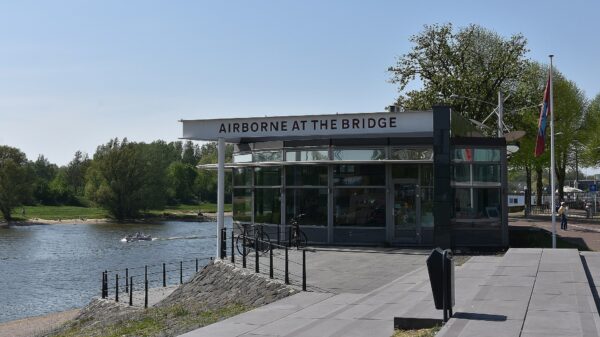 Airborne At The Bridge via Wikimedia/Paul Hermans onder CC BY-SA 4.0