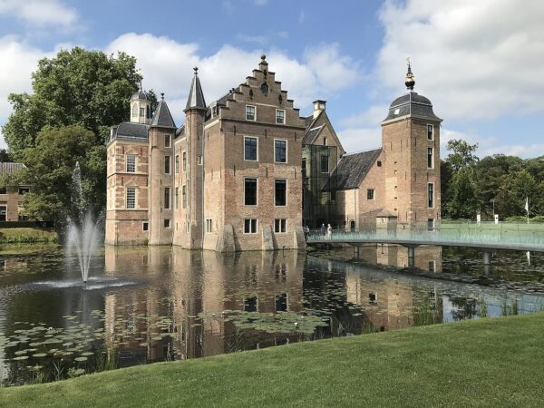 Kasteel Ruurlo via Wikimedia/Jaalbers onder CC BY-SA 4.0