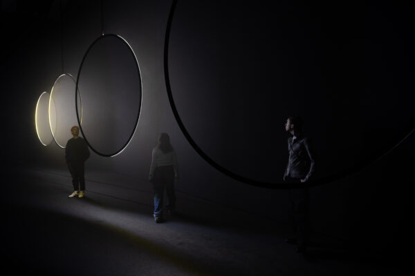 Nxt Museum © Copyright Nxt Museum - Children of the Light_ALL-TOGETHER _NOW_Still Processing - Foto: Maarten Nauw