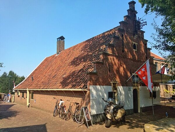 Sterkenhuis via Wikimedia/LoKiLeCh onder CC BY-SA 3.0