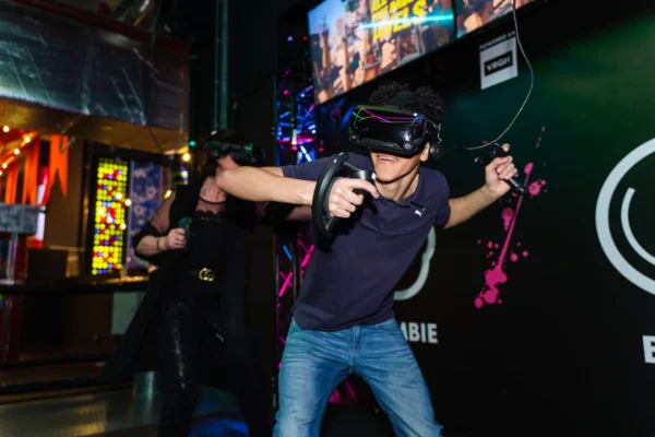 VR © Copyright Play-In