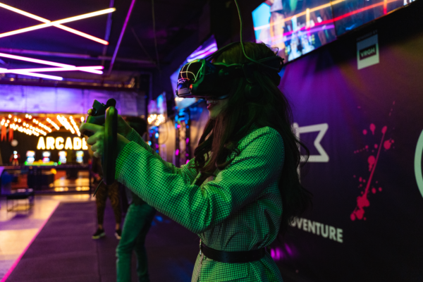 VR © Copyright Play-In